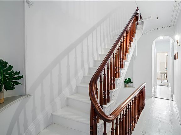 5th image of 27 Bank St #2E