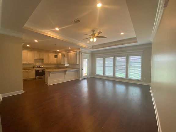 3rd image of 125 Hillridge Dr