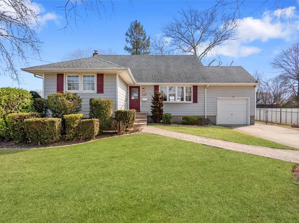 119 Nassau Avenue, West Babylon, NY 11704