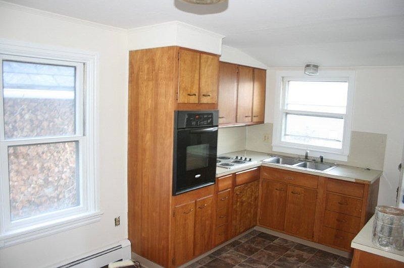 2nd image of 26 Front St