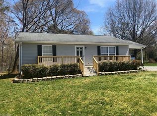 2511 Country View Dr, Lexington, NC 27292
