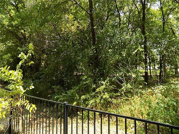 5th image of 301 Niagara Falls Dr