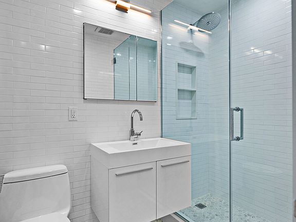5th image of 3615 Oxford Ave APT 9