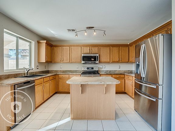 2nd image of 1437 E Poncho Ln