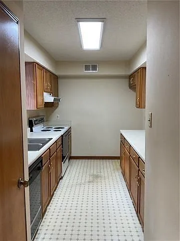 133 Lakewood Dr #B — Photo 2