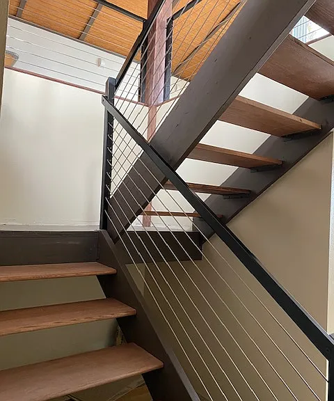 Floating staircase
