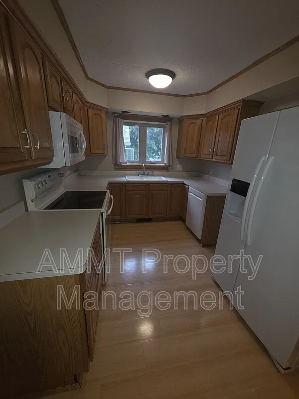 3 bed, 2.0 bath, 1393 sqft, $1,800 — Photo 3