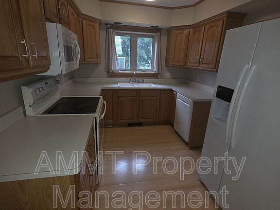 3rd image of 3216 Bowling St SW