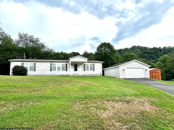 36 Autumn Dr, Core, WV 26541