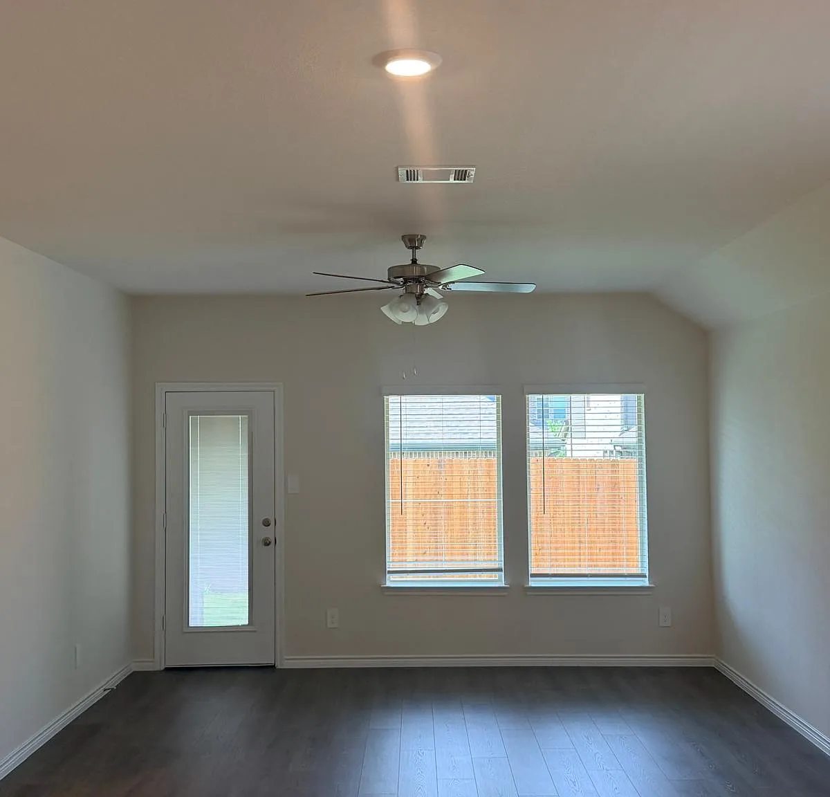 3 bed, 1559 sqft, $1,845 — Photo 4