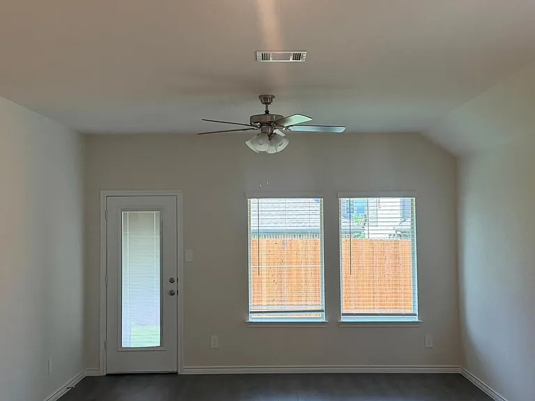 1307 Crookpost Dr — Photo 4