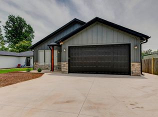2946 W Olive Street, Springfield, MO 65802