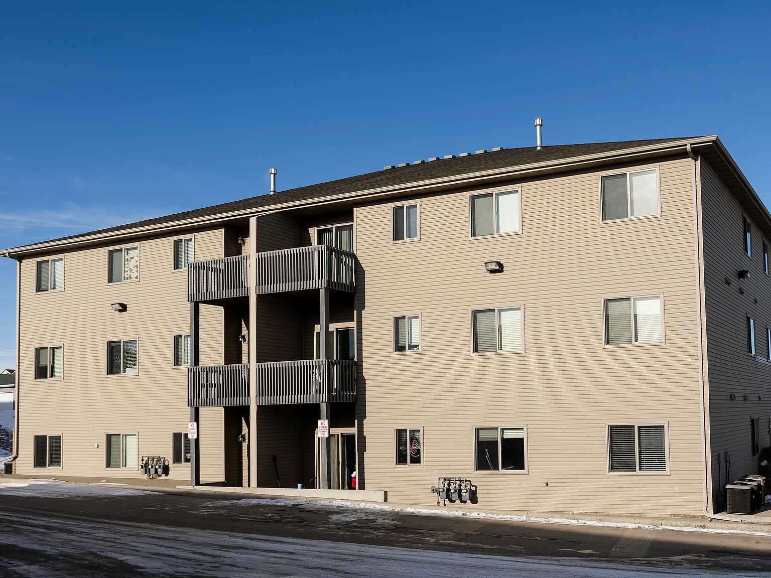 3 bed, 1200 sqft, $1,500 — Photo 1