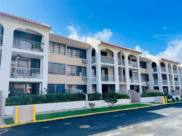 Avenue Laguna Cond Monterrey Ests #E-22, Carolina, PR 00979