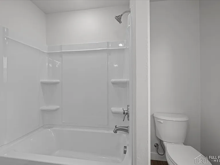 7442 N Paw St — Photo 3
