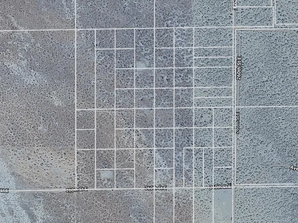 Corner Ave #P12, Palmdale, CA 93591