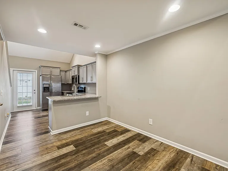 3219 Clemons Cir — Photo 11