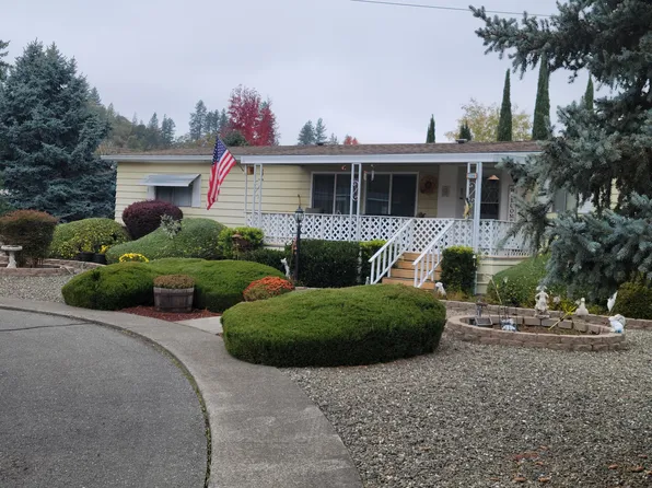 1094 Lee Roze Ln, Grants Pass, OR 97527
