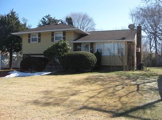 4 Astor Ct, Commack, NY 11725