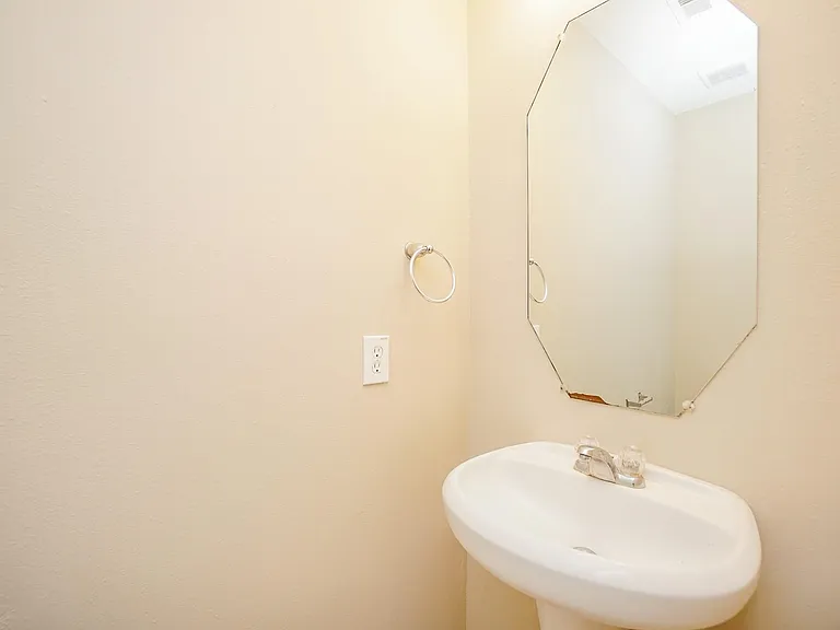 1323 Colonial Manor Dr — Photo 29