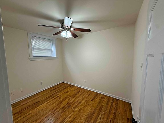 4th image of 3052 N Kenmore Ave