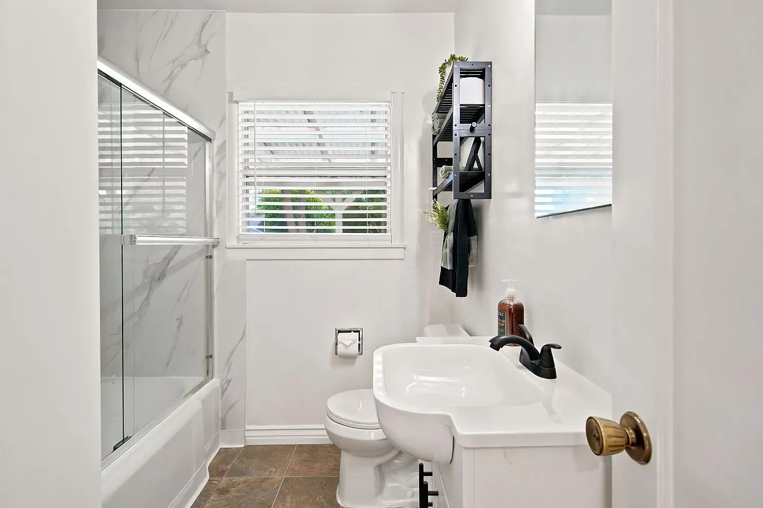 2 bed, 1034 sqft, $2,200 — Photo 3