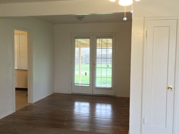 3rd image of 1347 W Garland Ave