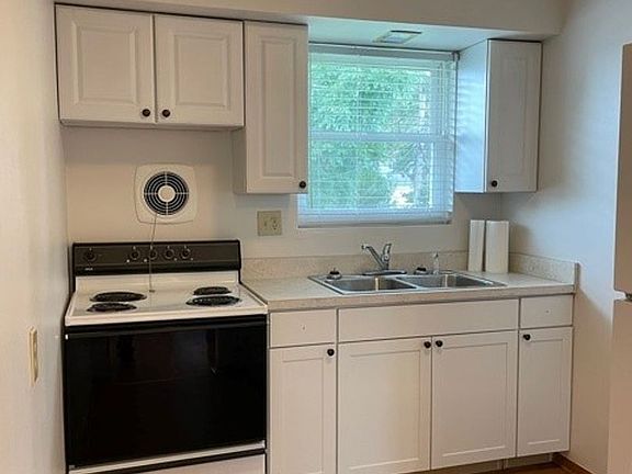 2nd image of 71 Hillside Cir APT 4
