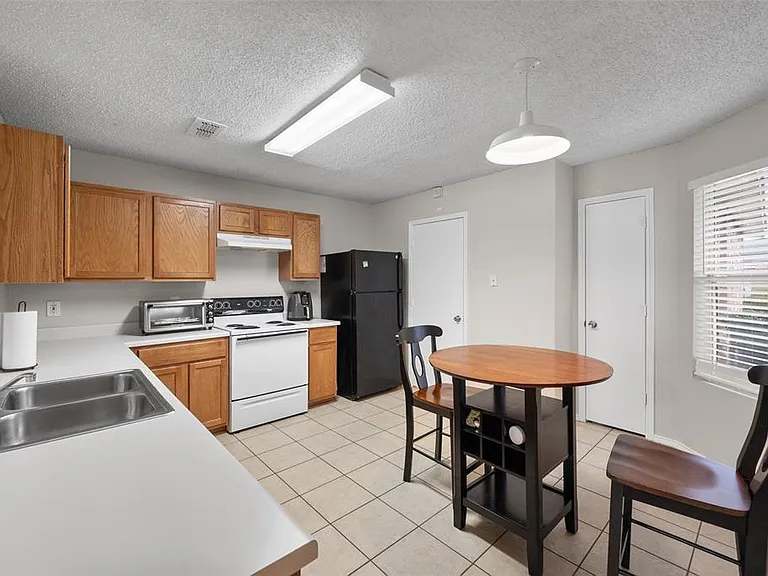 7912 Beef Creek Dr — Photo 2