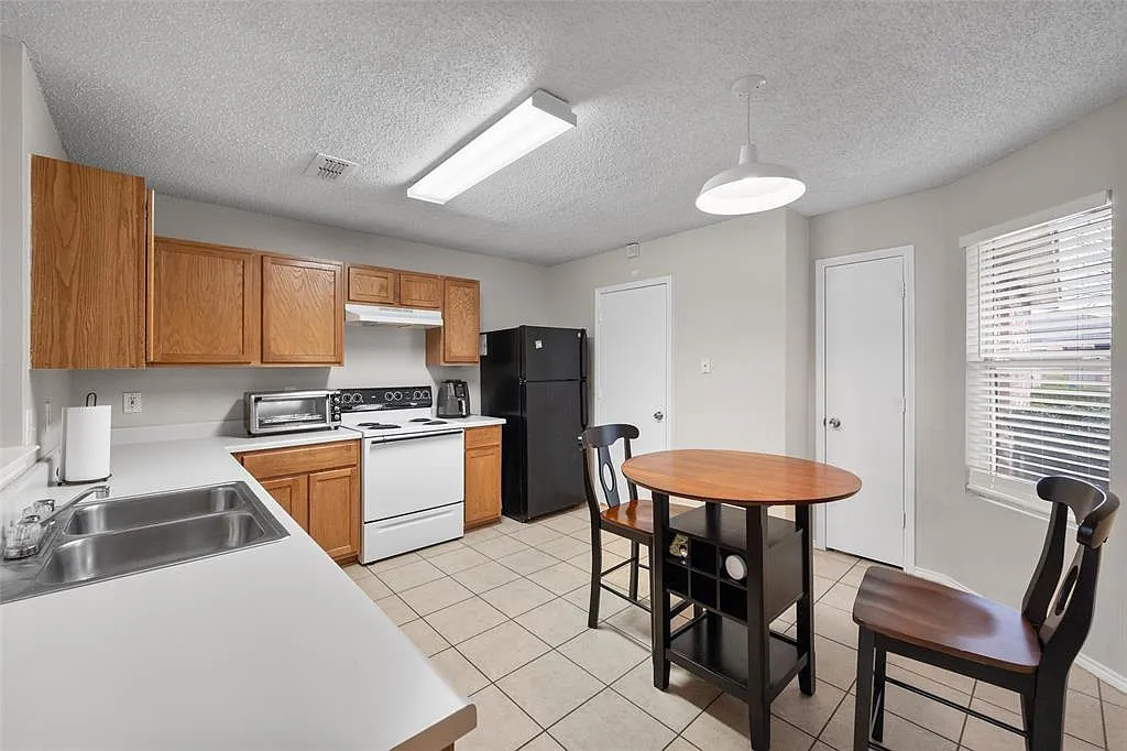 Building Photo - 7912 Beef Creek Dr