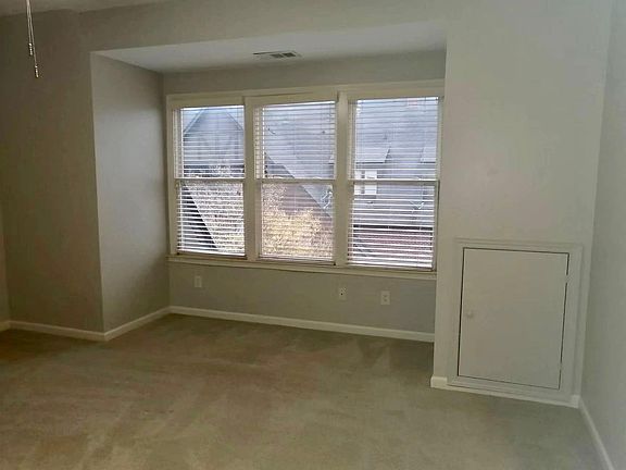 5th image of 2074 Ross Park Way