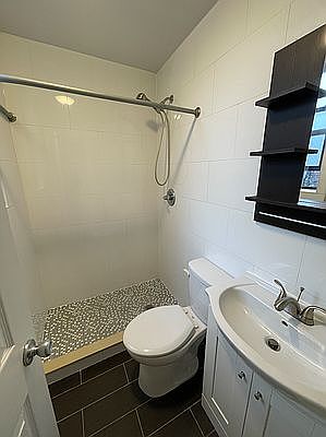 5th image of 161 Wilson Ave #2R