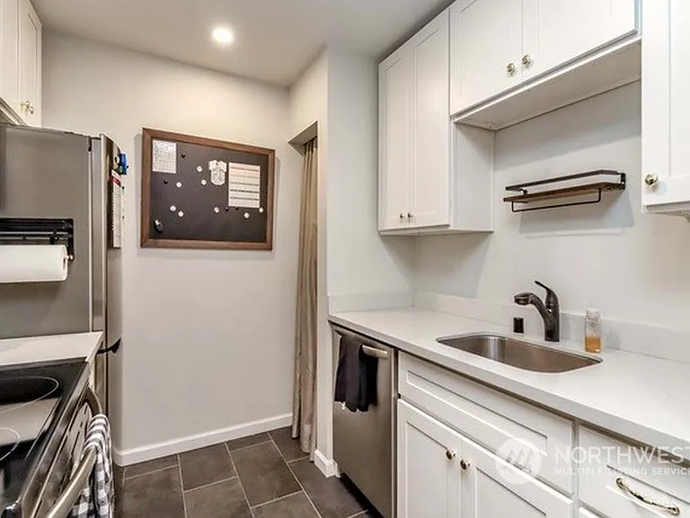1506 N Defiance St #R208 — Photo 9