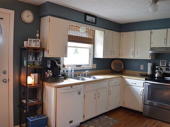 4th image of 5853 Walnut Dr