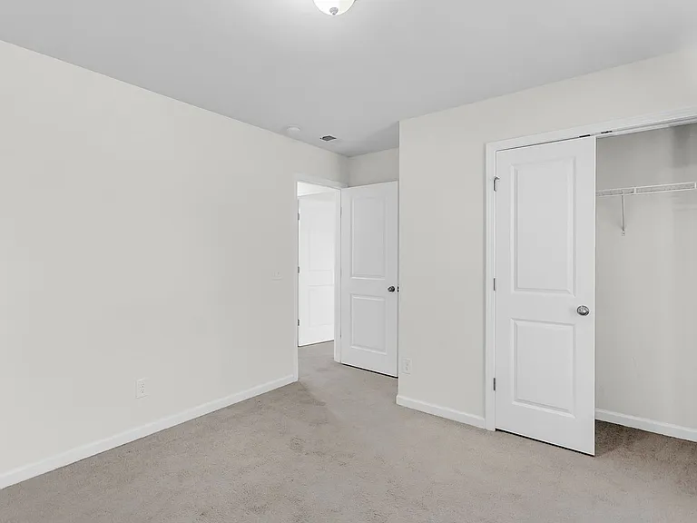 212 Longford Dr — Photo 31