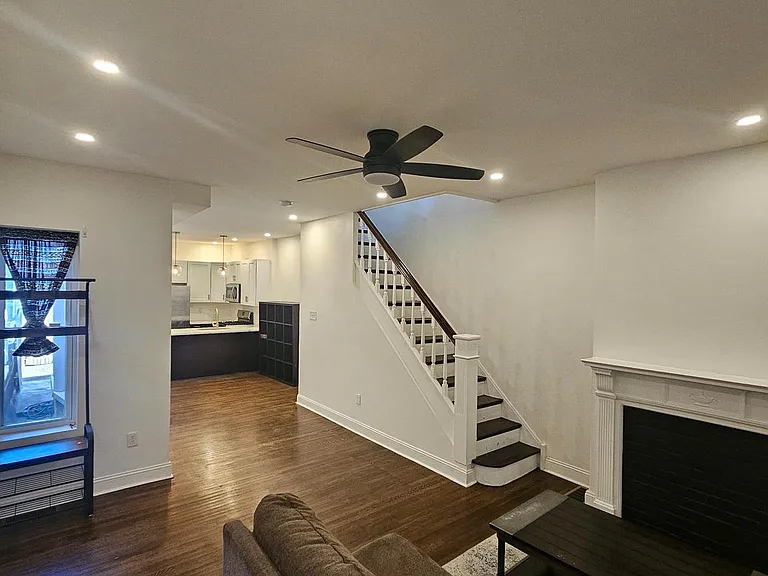 150 E Pleasant St — Photo 4