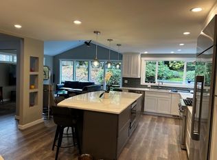 7977 SE 67th St, Mercer Island, WA 98040
