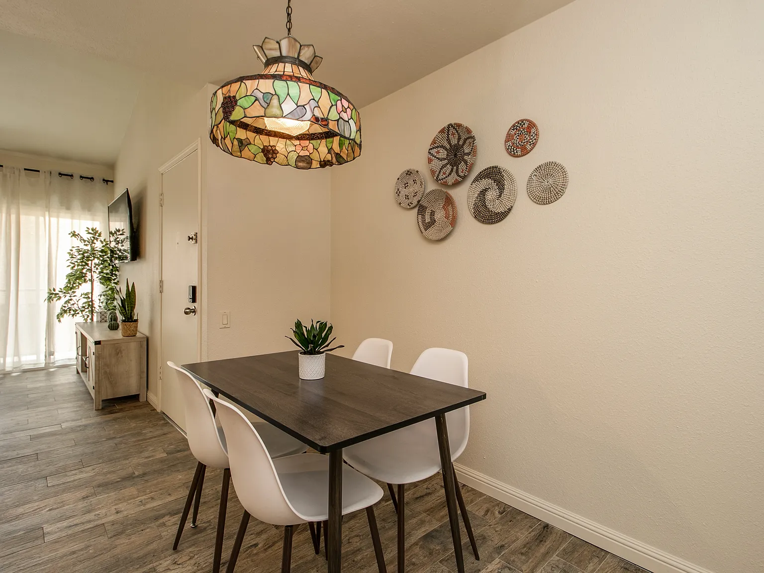 2 bed, 864 sqft, $2,200 — Photo 4