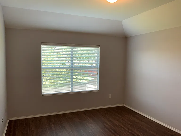 1916 Sampsell Dr — Photo 12