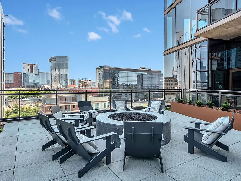 1212 Demonbreun St #810 — Photo 32
