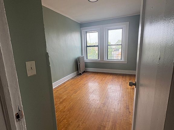3rd image of 387 4th Ave W #5