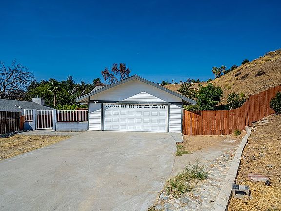 2nd image of 3694 Acacia Ct