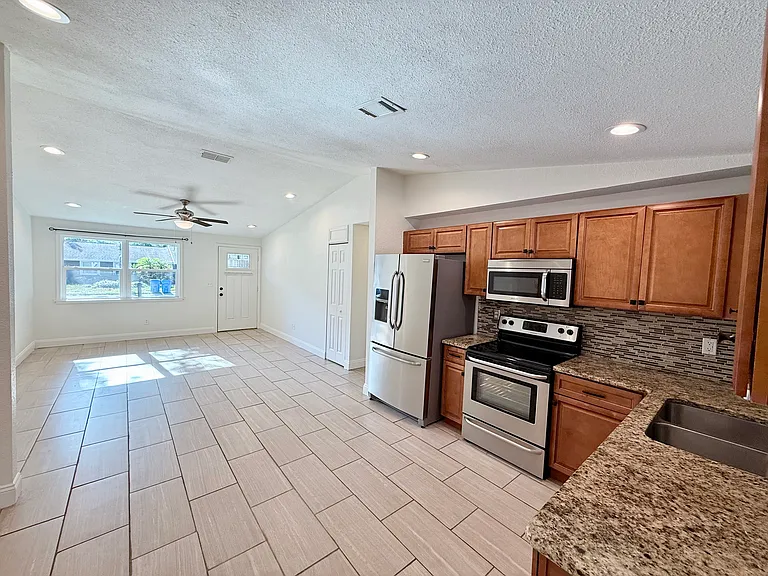 3042 Hanna Ct — Photo 6