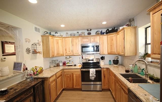 1st image of 105 E Kathleen Dr