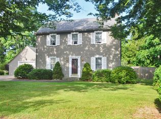 37 Peckham Pl, Bristol, RI 02809
