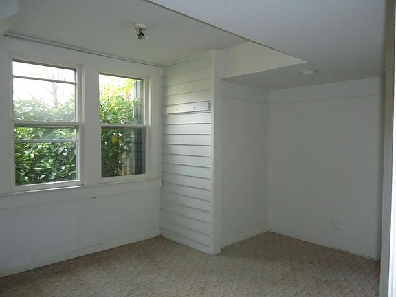 5th image of 709 Orchard Ave