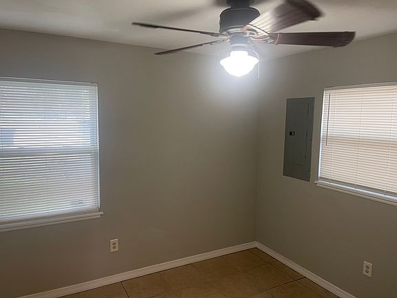 4th image of 810 49th Ave N
