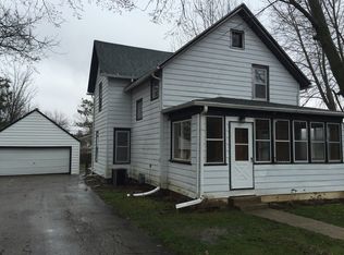 306 S Benton St, Winnebago, IL 61088