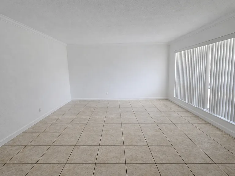 532 S Crescent Dr Hollywood, FL 33021 — Photo 7