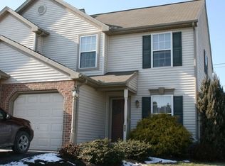 200 Fieldcrest Dr, New Holland, PA 17557